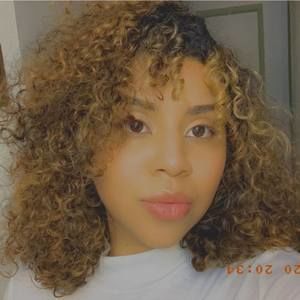 Meet your Posher, Daniela